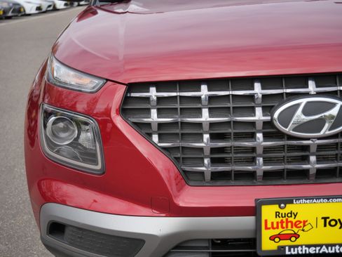 Used 2025 Hyundai Venue SEL FWD image 16