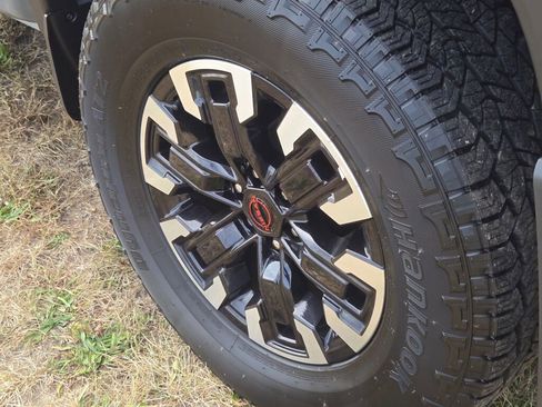 Used 2024 Nissan Frontier PRO-4X w/ Off-Road Protection Package image 14