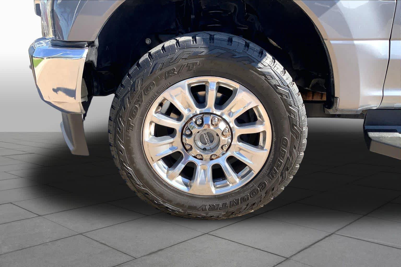 Used 2021 Ford F250 Lariat w/ Lariat Value Package AWD/4WD image 11