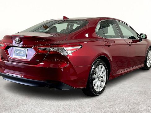 Used 2019 Toyota Camry LE image 2