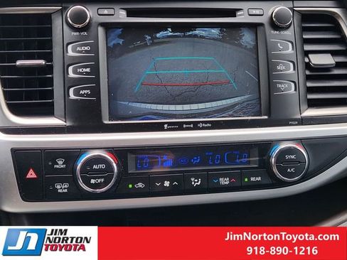 Used 2018 Toyota Highlander Plus FWD image 20