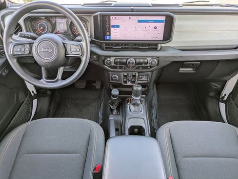 Certified 2024 Jeep Gladiator Sport AWD/4WD image 9