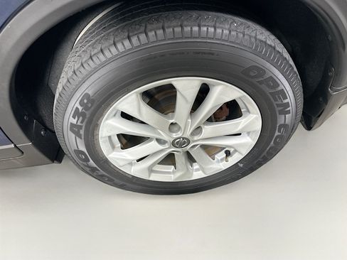 Used 2016 Nissan Rogue SV w/ SV Moonroof Package FWD image 11