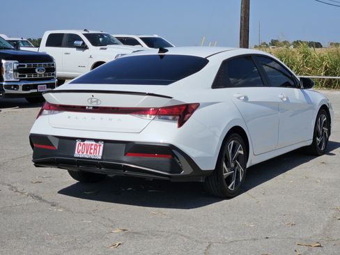 Used 2025 Hyundai Elantra Sport FWD image 5