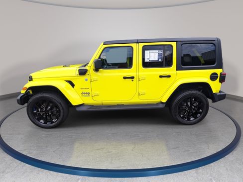 Used 2022 Jeep Wrangler Unlimited Sahara w/ Cold Weather Group AWD/4WD image 8