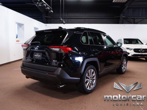 Used 2021 Toyota RAV4 XLE Premium FWD image 7