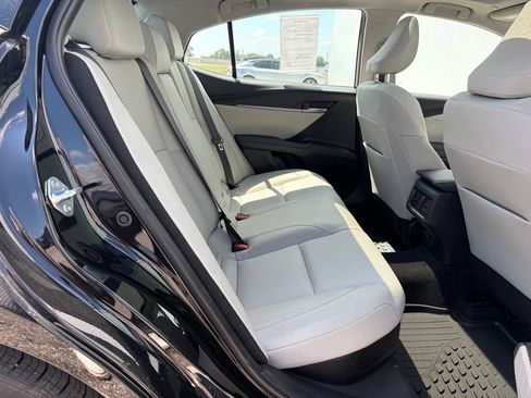 Used 2025 Toyota Camry XLE AWD/4WD image 21