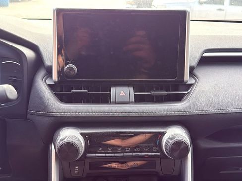 Used 2023 Toyota RAV4 LE FWD image 9