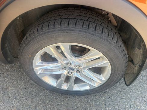 Used 2017 Ford Explorer Limited w/ Equipment Group 301A AWD/4WD image 27