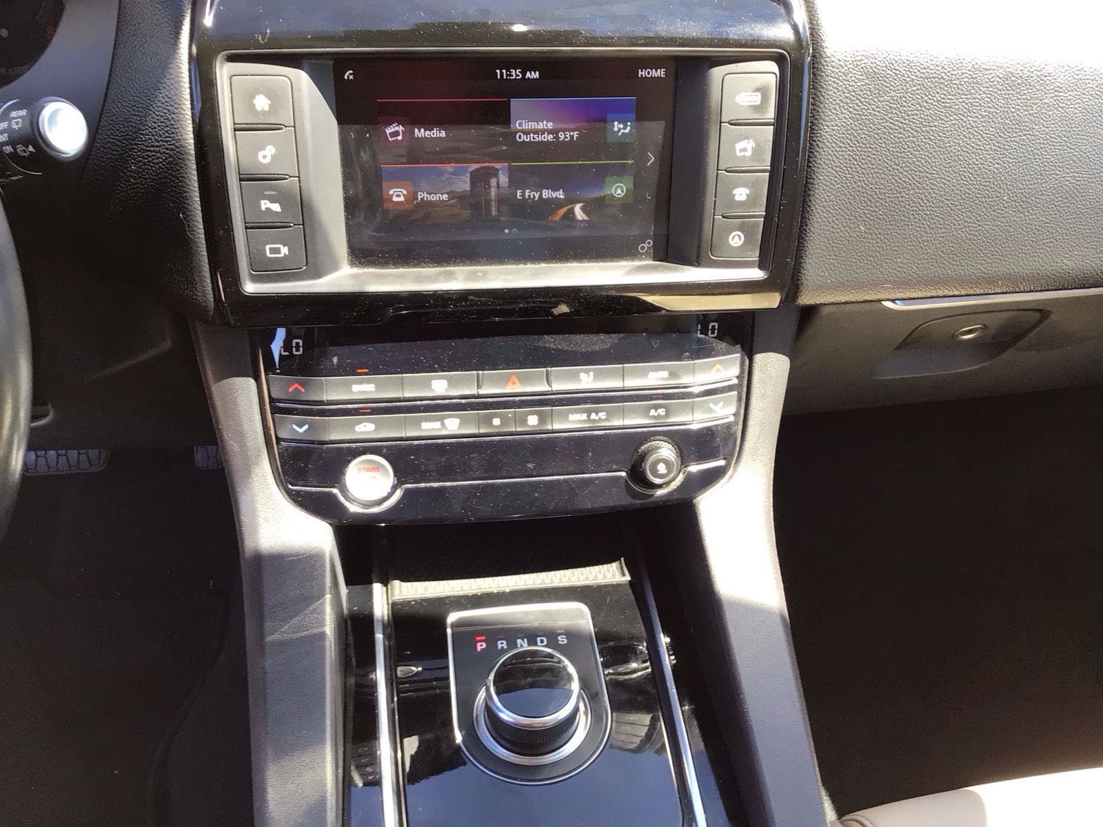 Used 2018 Jaguar F-PACE Premium AWD/4WD image 22
