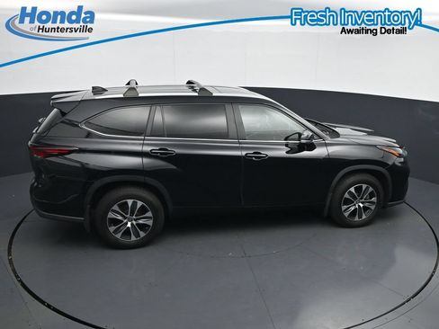 Used 2024 Toyota Highlander XLE AWD/4WD image 27