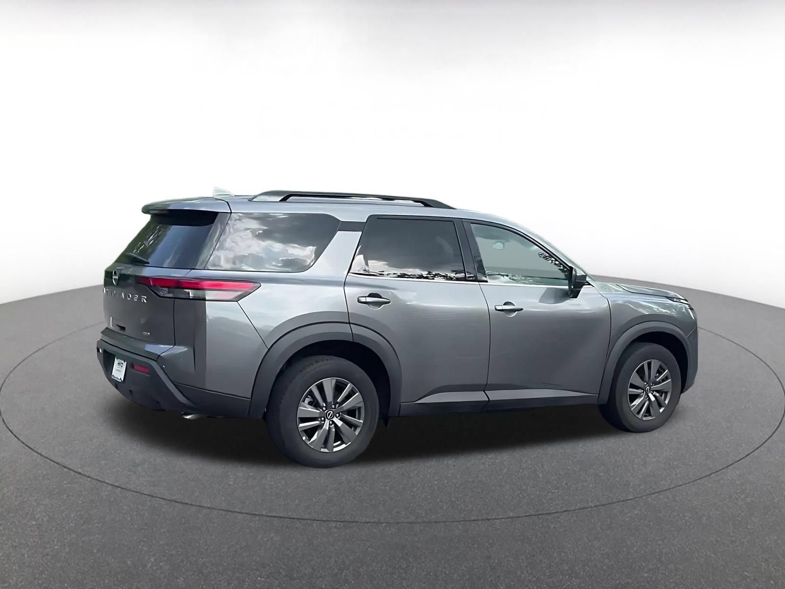 Used 2025 Nissan Pathfinder SV AWD/4WD image 14