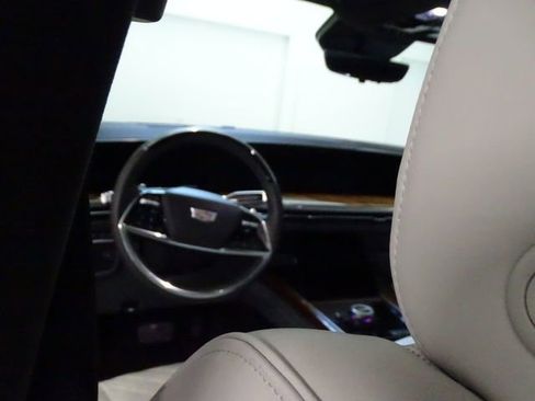 Used 2025 Cadillac Escalade ESV Sport Platinum w/ LPO, ONYX Package AWD/4WD image 6