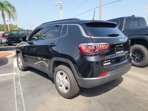 Used 2023 Jeep Compass Latitude AWD/4WD image 6