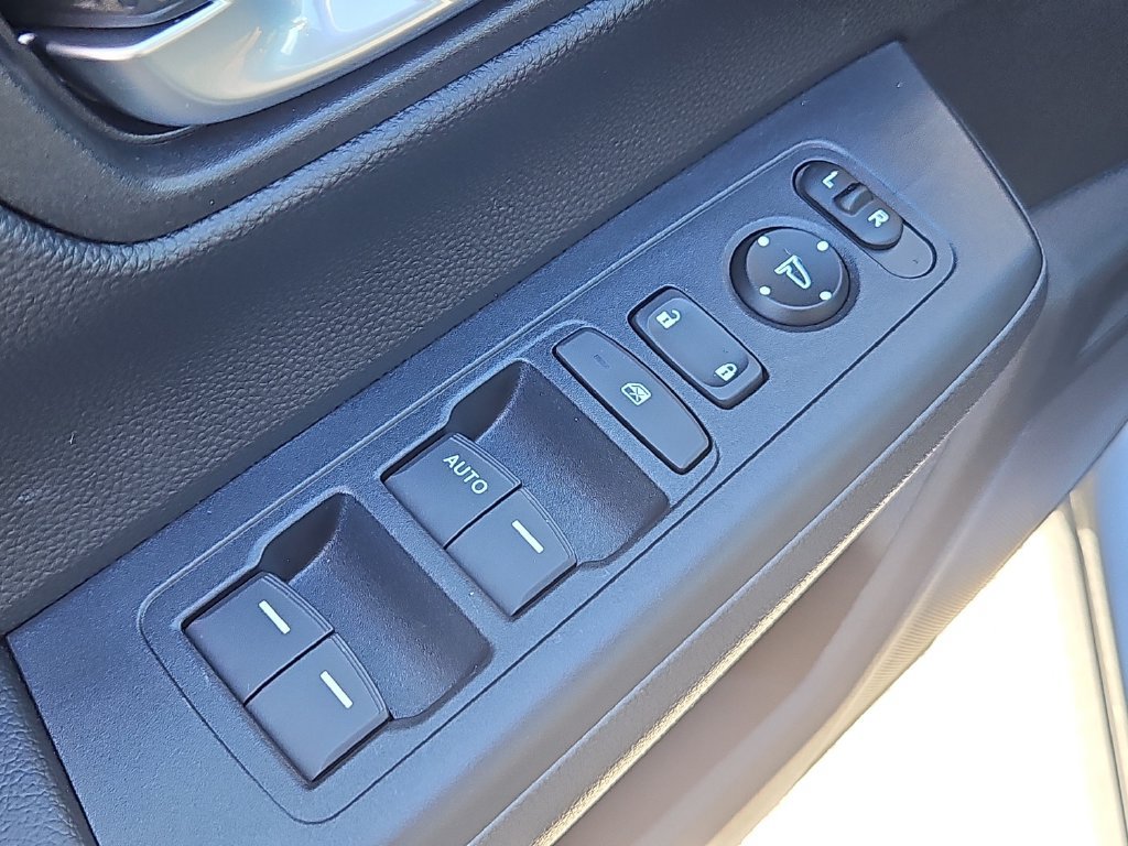 Used 2025 Honda CR-V LX image 19