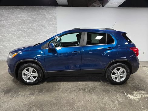 Used 2020 Chevrolet Trax LT FWD image 2