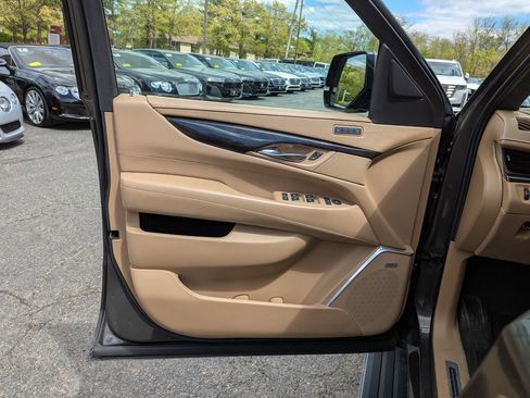 Used 2020 Cadillac Escalade Platinum AWD/4WD image 11