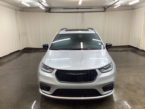 New 2026 Chrysler Pacifica Select w/ S Appearance Package FWD image 2