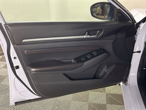 Used 2023 Nissan Altima 2.5 SR image 10