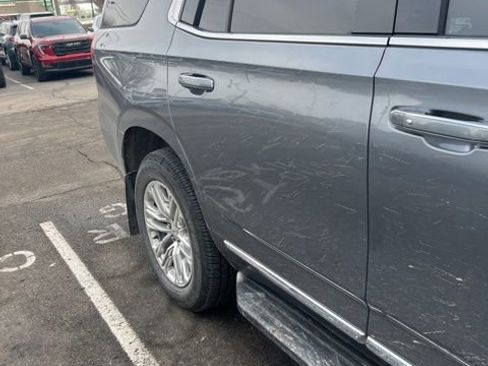 Used 2022 GMC Yukon SLT w/ SLT Premium Package image 6