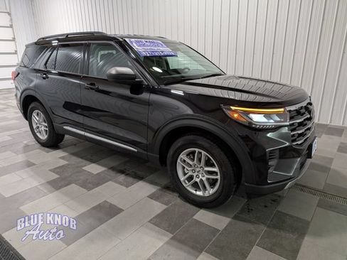 Used 2025 Ford Explorer Active AWD/4WD image 5
