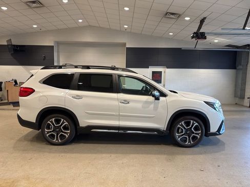 Used 2023 Subaru Ascent Touring AWD/4WD image 8