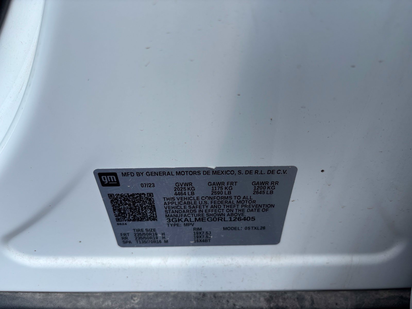 Used 2024 GMC Terrain SLE w/ Driver Convenience Package FWD image 13