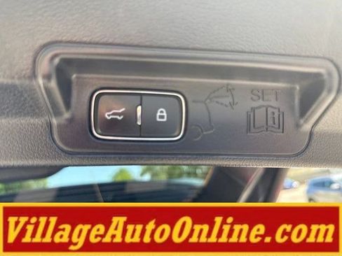 Used 2022 Ford Explorer XLT w/ Equipment Group 202A AWD/4WD image 39