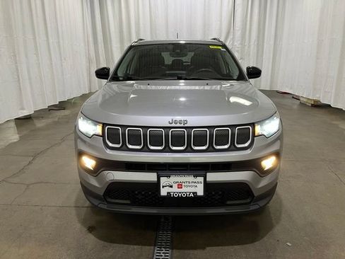 Used 2022 Jeep Compass Latitude w/ Sun and Sound Group AWD/4WD image 9
