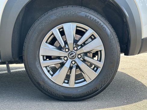 Used 2025 Nissan Pathfinder SV AWD/4WD image 17