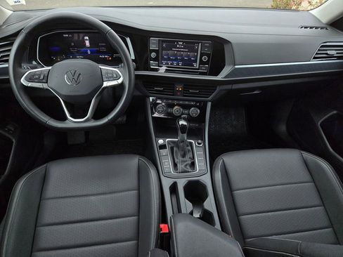 Used 2024 Volkswagen Jetta SE FWD image 15