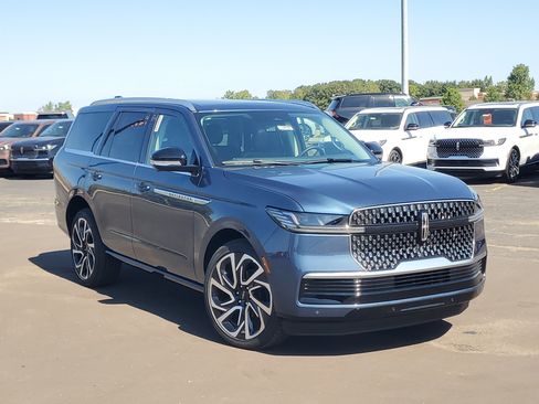 New 2027 Lincoln Navigator Reserve AWD/4WD image 1