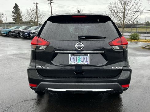 Used 2018 Nissan Rogue SV image 4