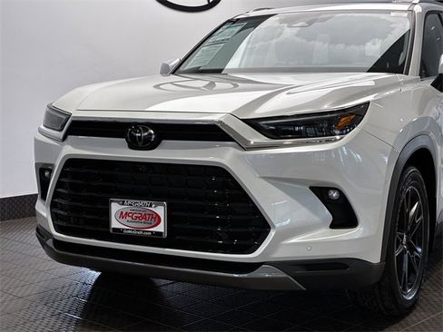 Used 2024 Toyota Grand Highlander Limited image 7