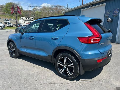Used 2023 Volvo XC40 B5 Plus w/ Driver Assist Package AWD/4WD image 3