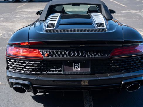 Used 2021 Audi R8 V10 w/ Premium Package image 10