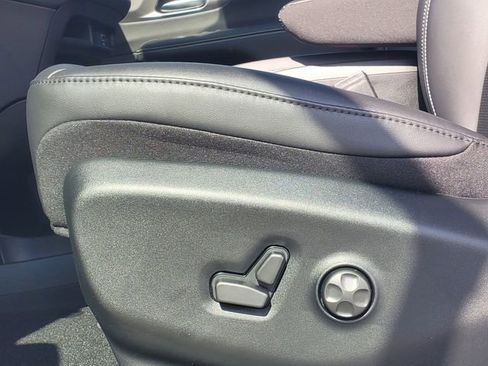 New 2026 Chrysler Pacifica Select image 6