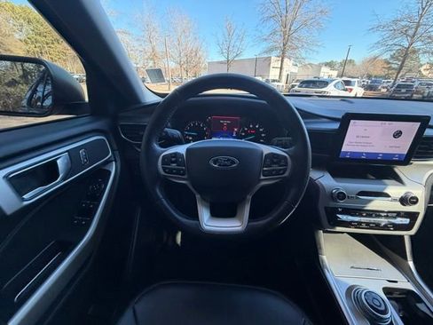 Certified 2021 Ford Explorer XLT w/ Equipment Group 202A image 7