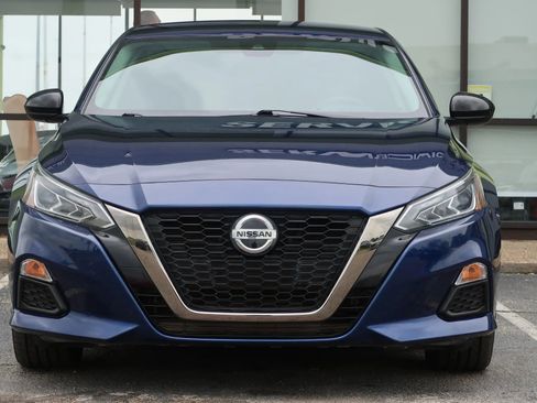 Used 2021 Nissan Altima 2.5 SR image 2