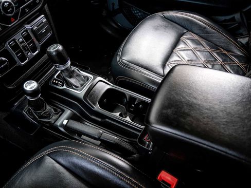Used 2020 Jeep Wrangler Unlimited Sport S AWD/4WD image 24