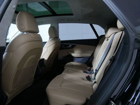Used 2022 Audi Q8 Prestige image 19