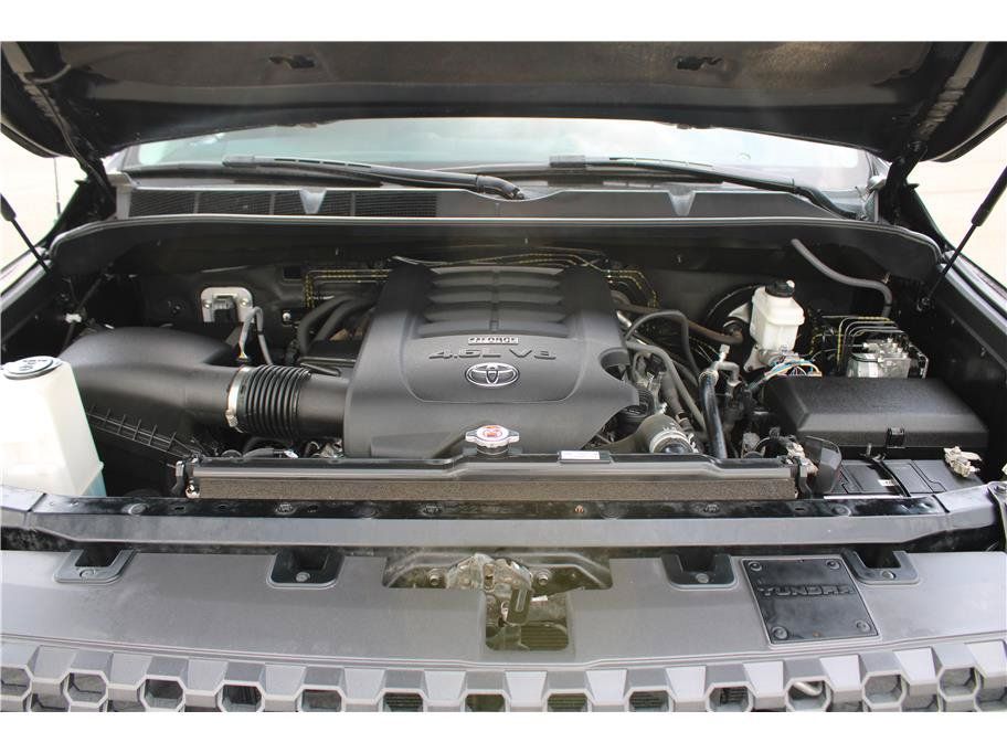 Used 2018 Toyota Tundra SR5 w/ SR5 Upgrade Package AWD/4WD image 36