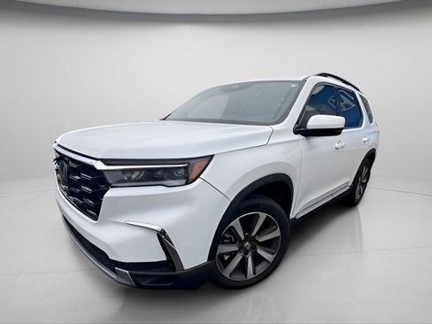 Used 2025 Honda Pilot Touring image 14