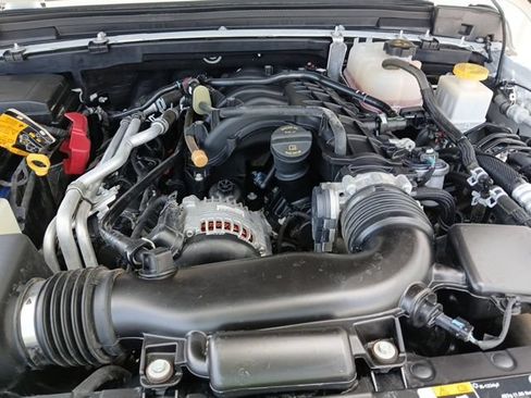 Used 2022 Jeep Gladiator Sport AWD/4WD image 56