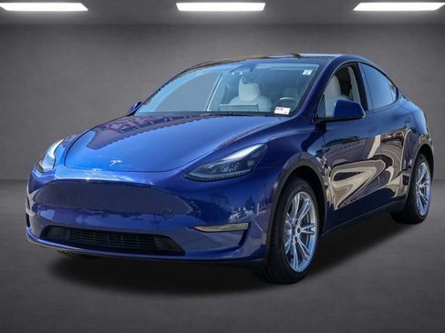 Used 2024 Tesla Model Y Long Range AWD/4WD image 8