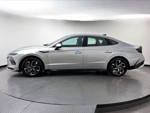 Used 2025 Hyundai Sonata SEL FWD image 3