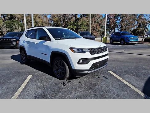 New 2026 Jeep Compass Latitude image 36