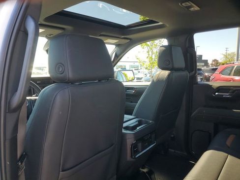 Used 2025 GMC Sierra 1500 AT4 w/ AT4 Premium Package AWD/4WD image 9