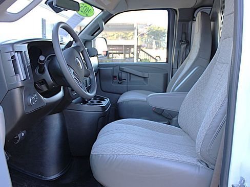 Used 2025 Chevrolet Express 2500 Extended w/ Communications Package image 24