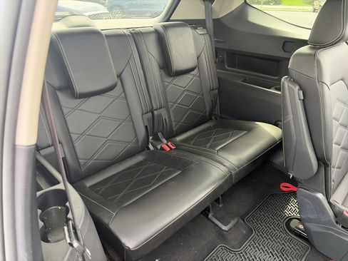 Used 2024 Volkswagen Atlas SE image 35